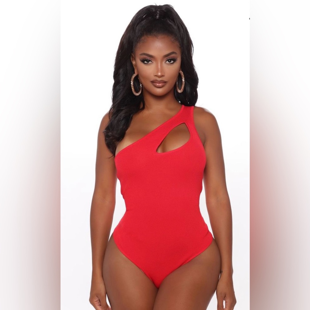 Fashion Nova Carlie One Shoulder Cutout Bodysuit